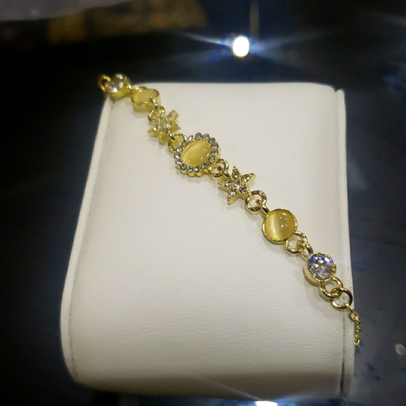 Rhinestone Korean Bracelets Gold Colour Flower Charm Bracelet - Picture 2 of 8